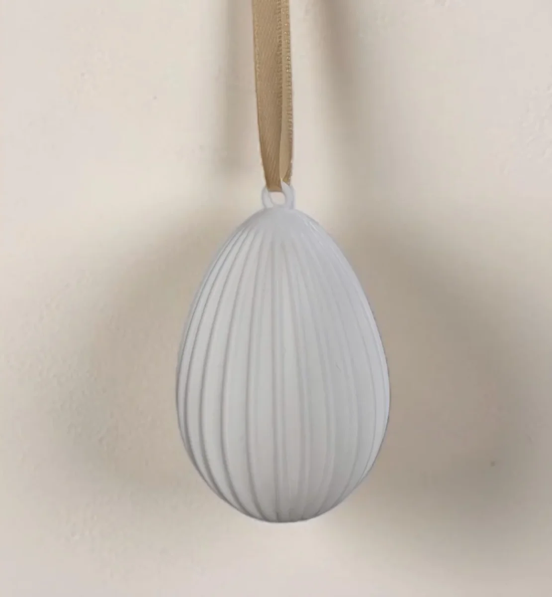 MadebyLL Paasei hanger ribbel recht- wit - Afbeelding 2